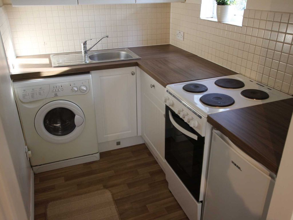 Studio to rent in Tremona Court, Southampton SO16 Zoopla