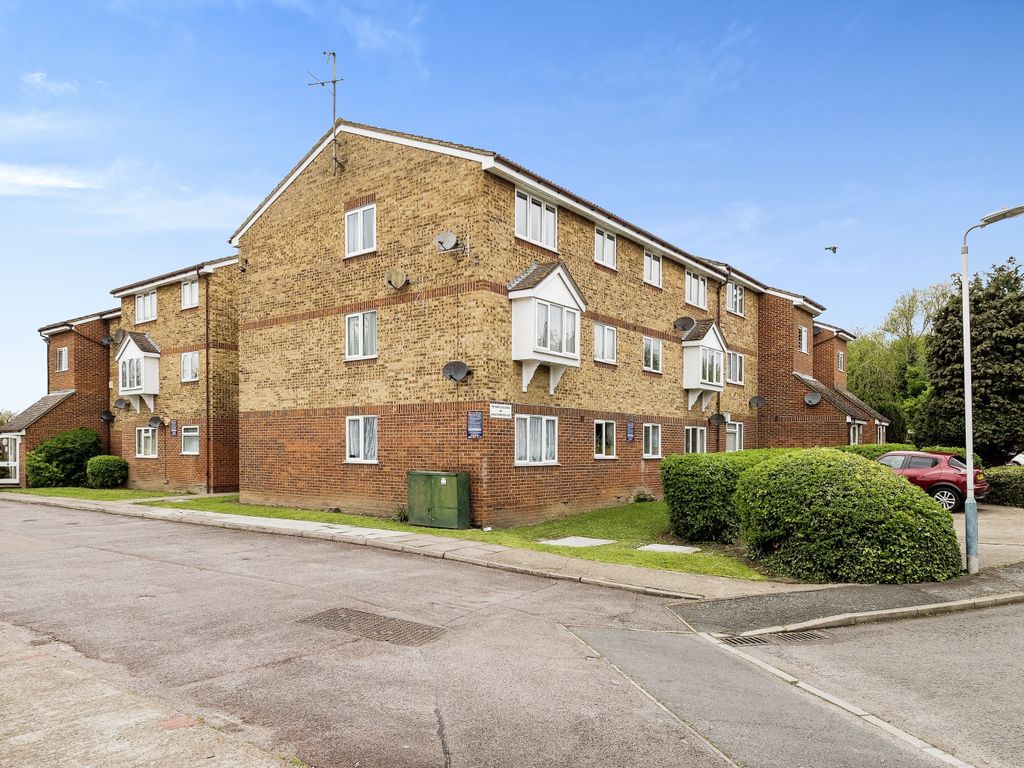 2 bed flat for sale in Leston Close, Rainham RM13 Zoopla