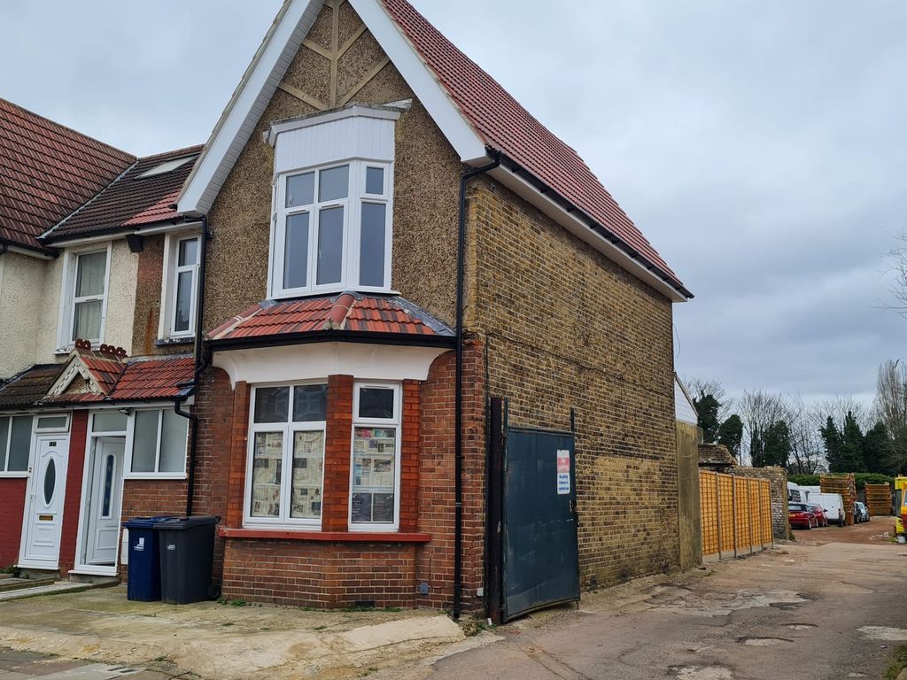 5 bed end terrace house to rent in Witley Gardens, Southall UB2 Zoopla