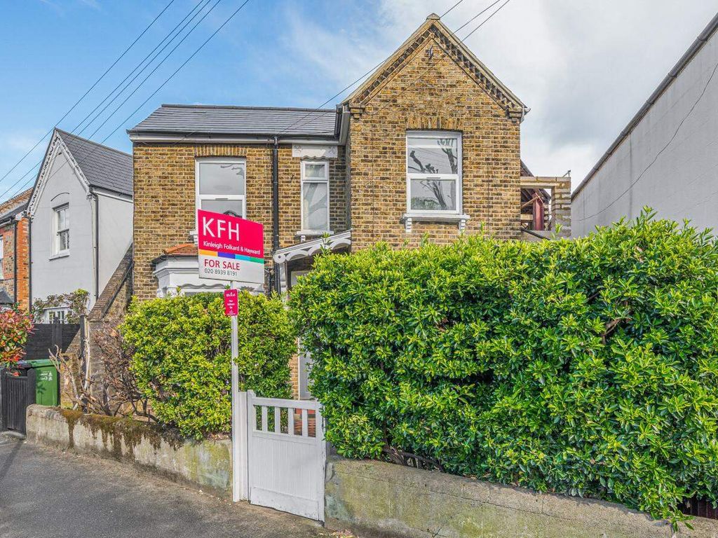 2 bed flat for sale in Elm Road, Kingston Upon Thames KT2, £425,000