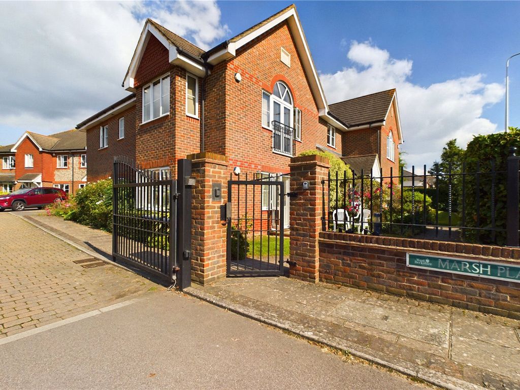 2 bed flat to rent in Marsh Place, Pangbourne, Reading, Berkshire RG8