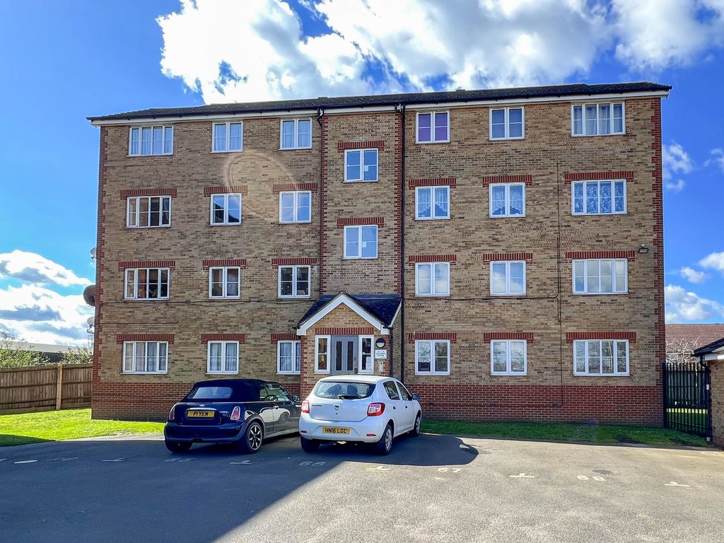 2 bed flat to rent in Village Close, Hoddesdon EN11 Zoopla