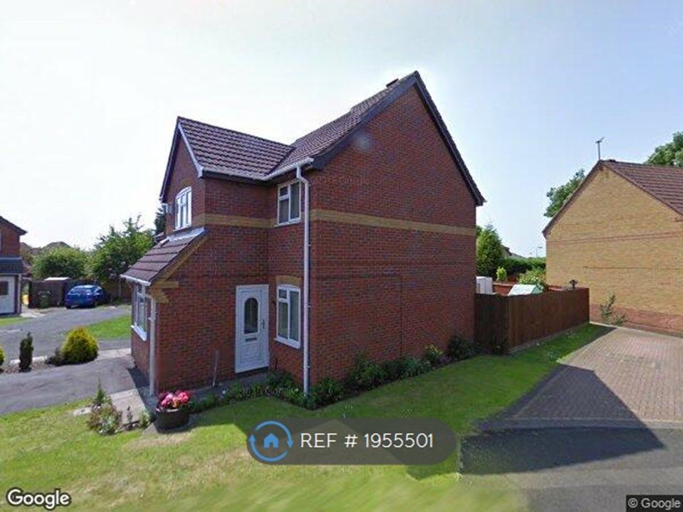 3 bed semidetached house to rent in Burbage Close, Wolverhampton WV10, £920 pcm Zoopla
