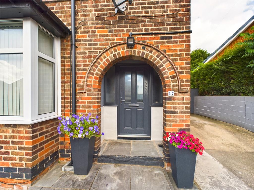 3 bed semidetached house for sale in Swains Avenue, Bakersfield