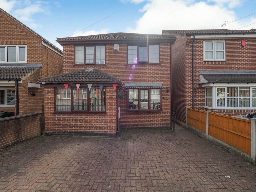 4 bed detached house for sale in Brenden Avenue, Somercotes, Alfreton