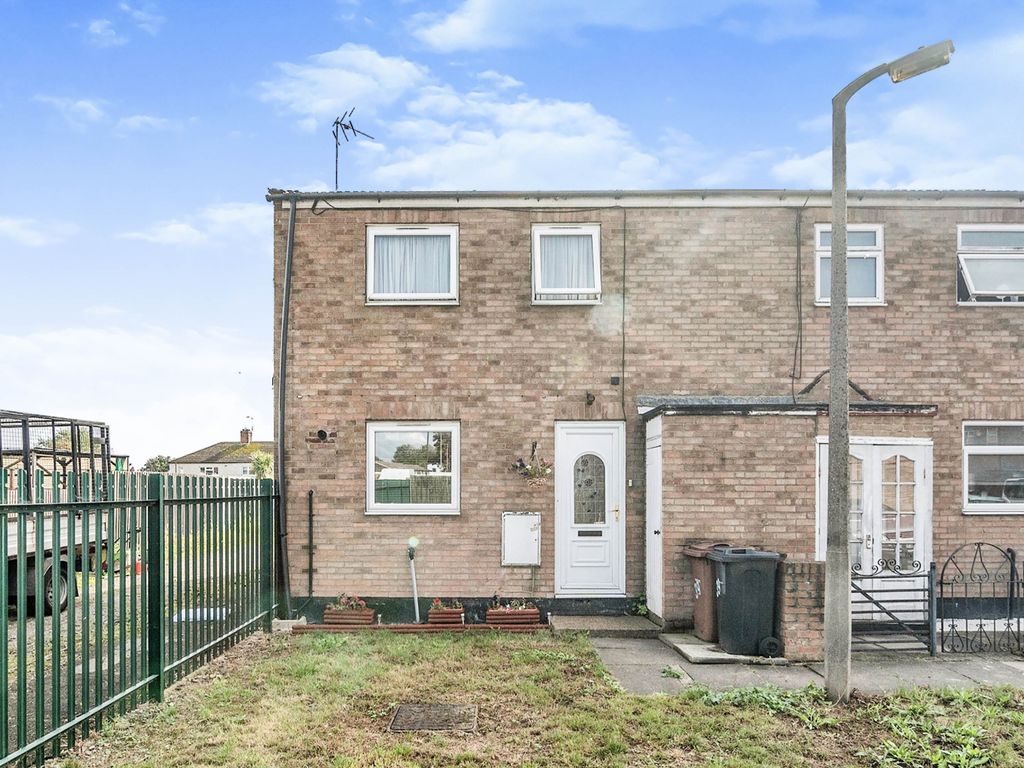 2 bed end terrace house for sale in Monarch Close, Tilbury RM18, £