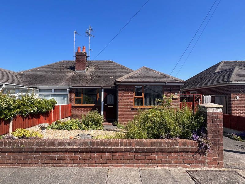 2 bed semidetached bungalow for sale in Aintree Road, Thornton