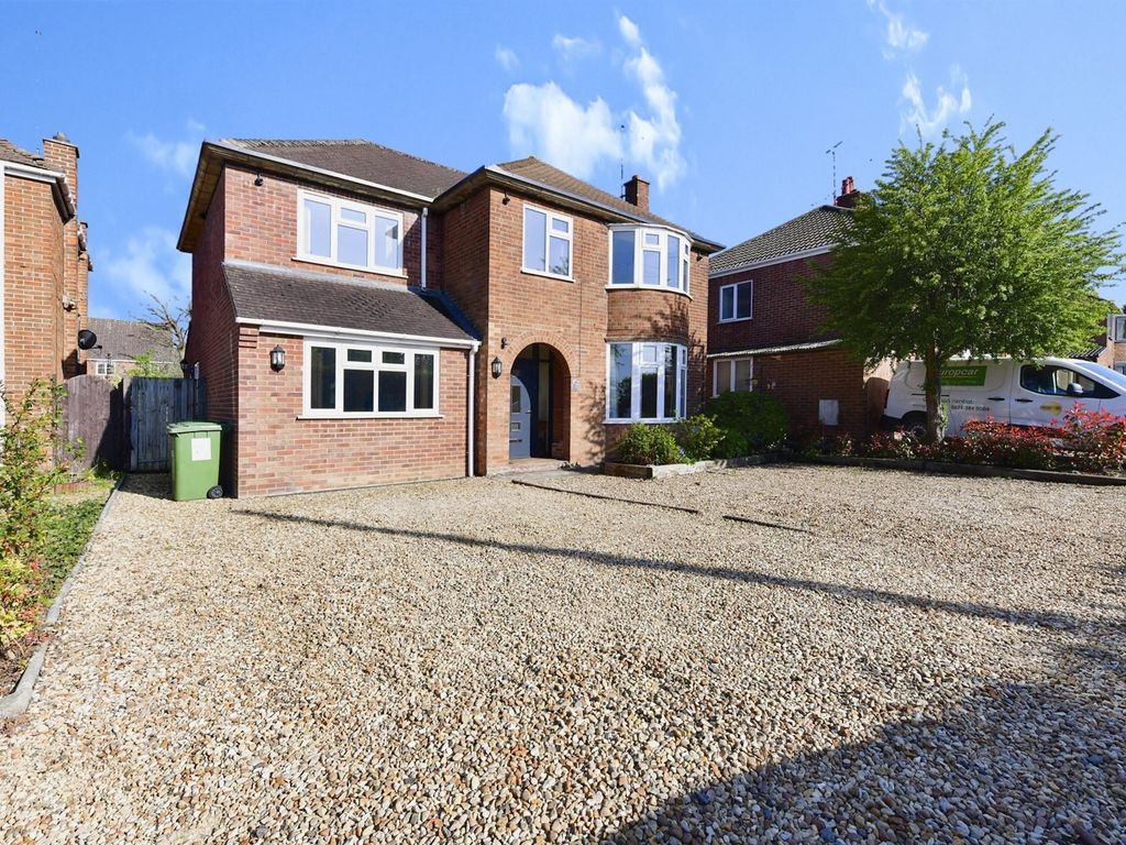 4 bed detached house for sale in London Road, Yaxley, Peterborough PE7