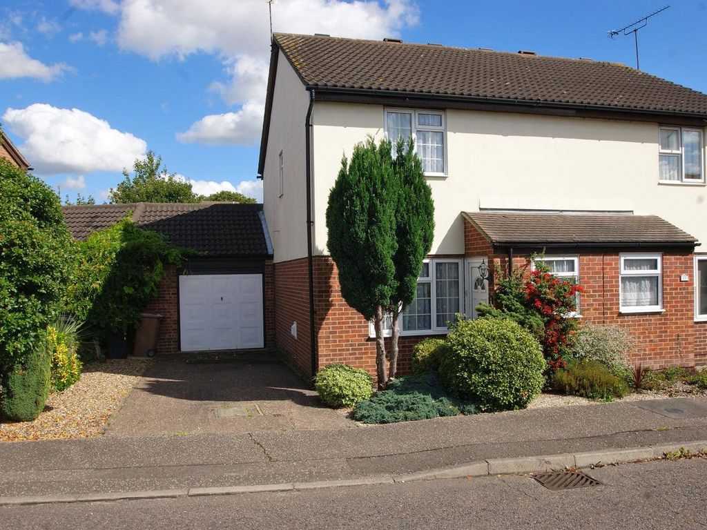 3 bed semidetached house for sale in Golding Thoroughfare, Chelmer