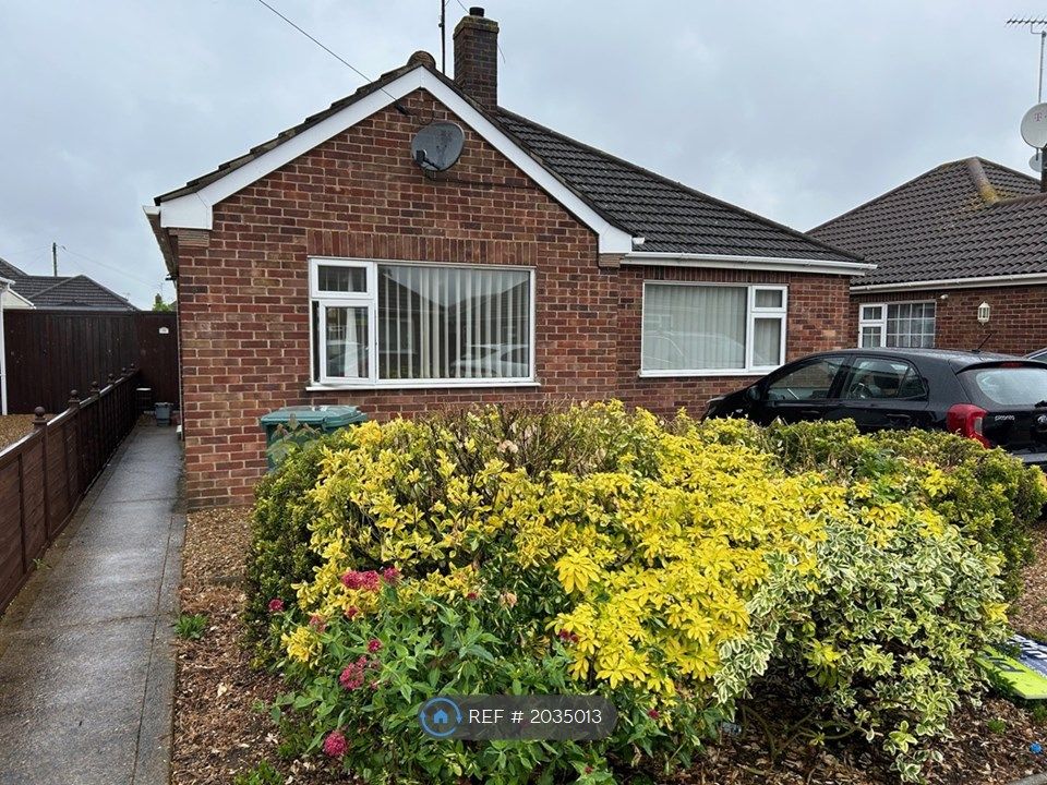 3 bed bungalow to rent in Desborough Avenue, Peterborough PE2, £1,150