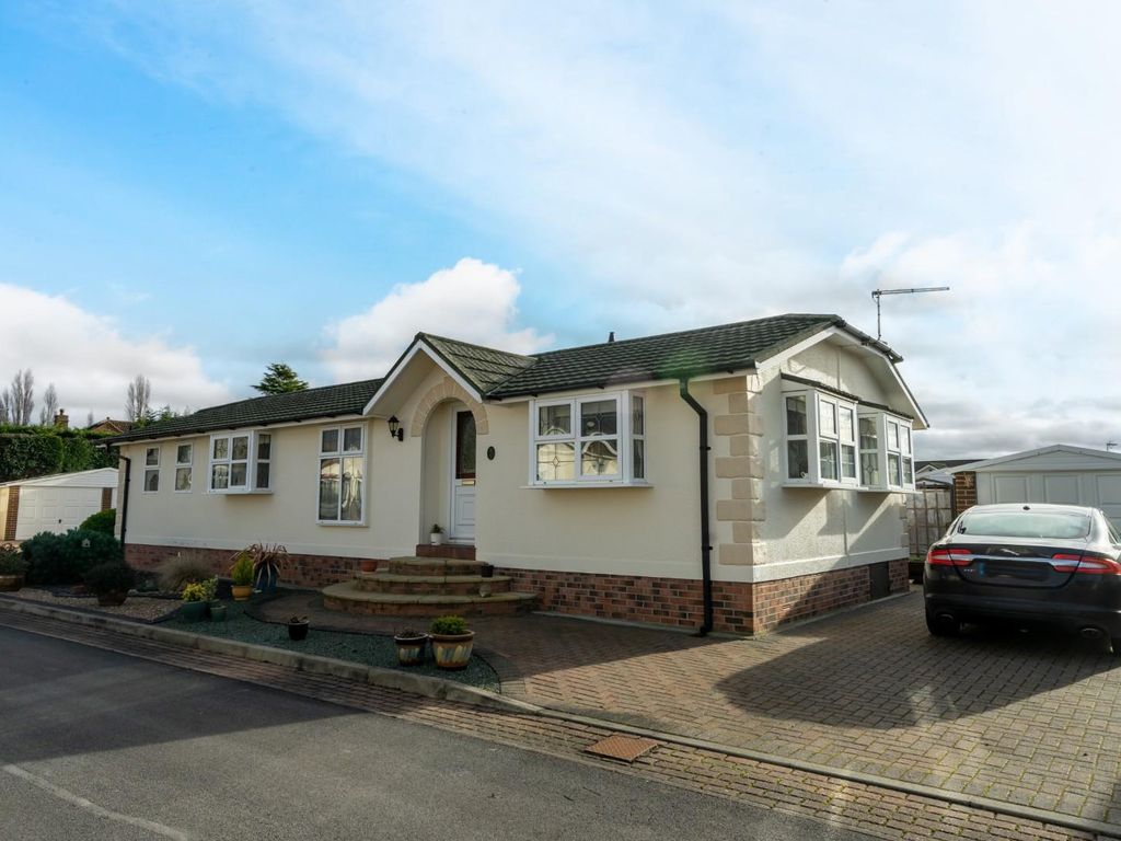 3 bed detached bungalow for sale in The Willows, Acaster Malbis, York YO23, £175,000 Zoopla