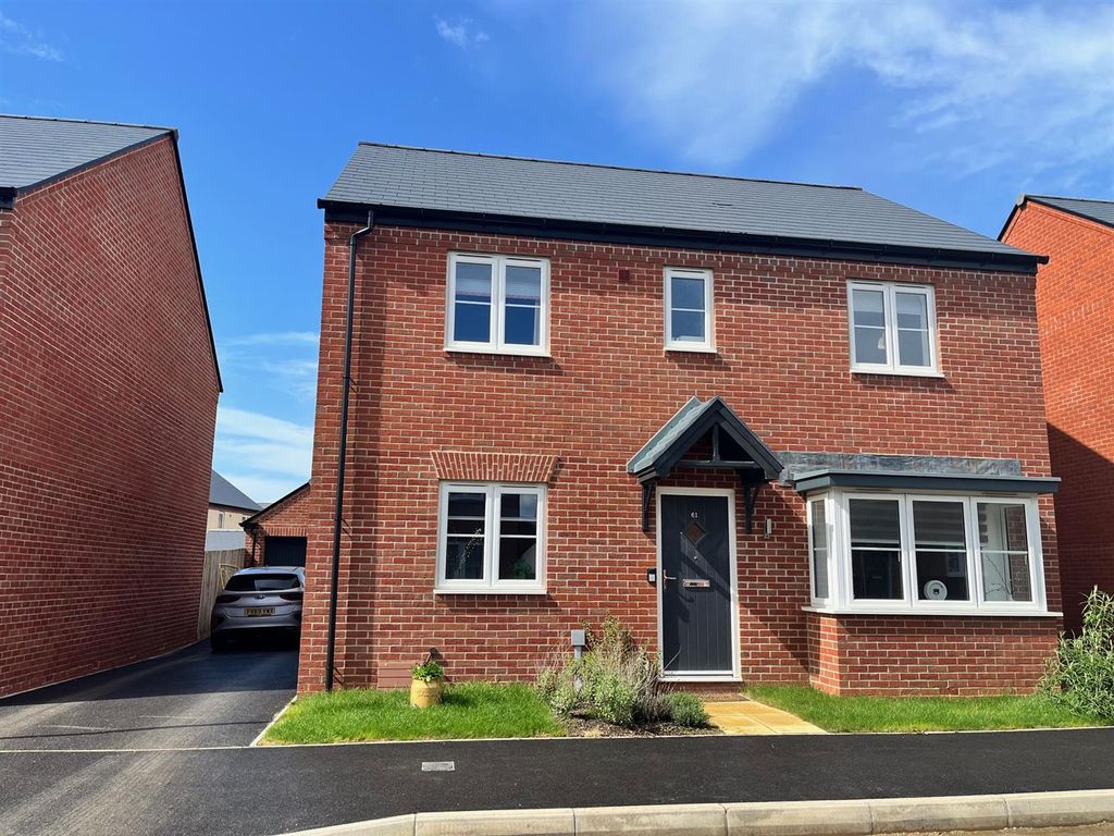 4 bed detached house for sale in Ironbridge Road, Twigworth, Gloucester