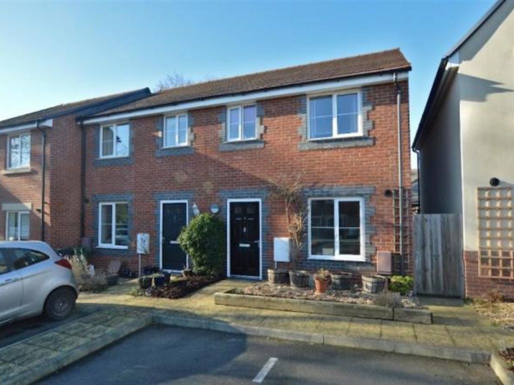 3 bed semidetached house to rent in 4 Oaklands Avenue, Rowland's