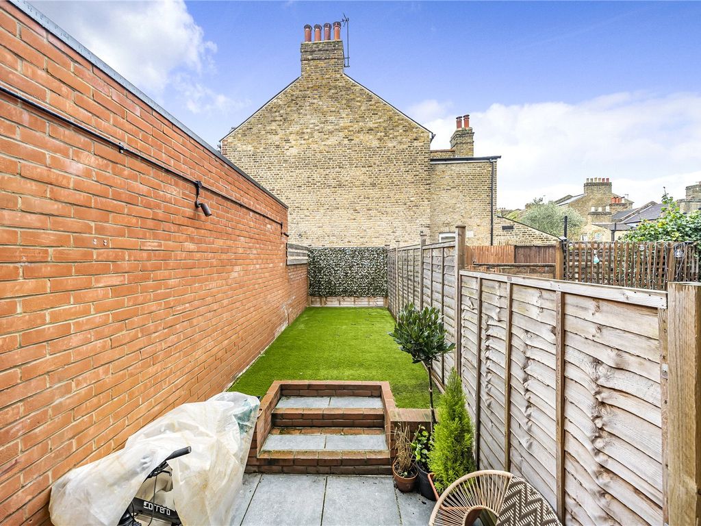 1 bed flat for sale in Sydenham Road, Sydenham, London SE26, £300,000