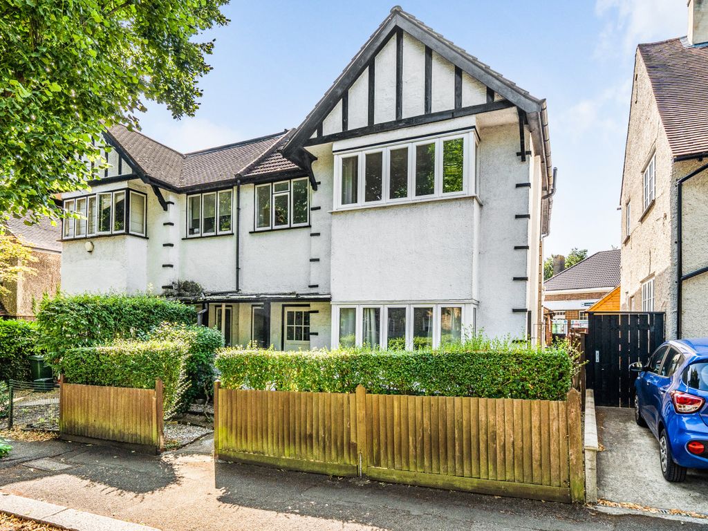 2 bed flat for sale in Carshalton Park Road, Carshalton SM5, £295,000