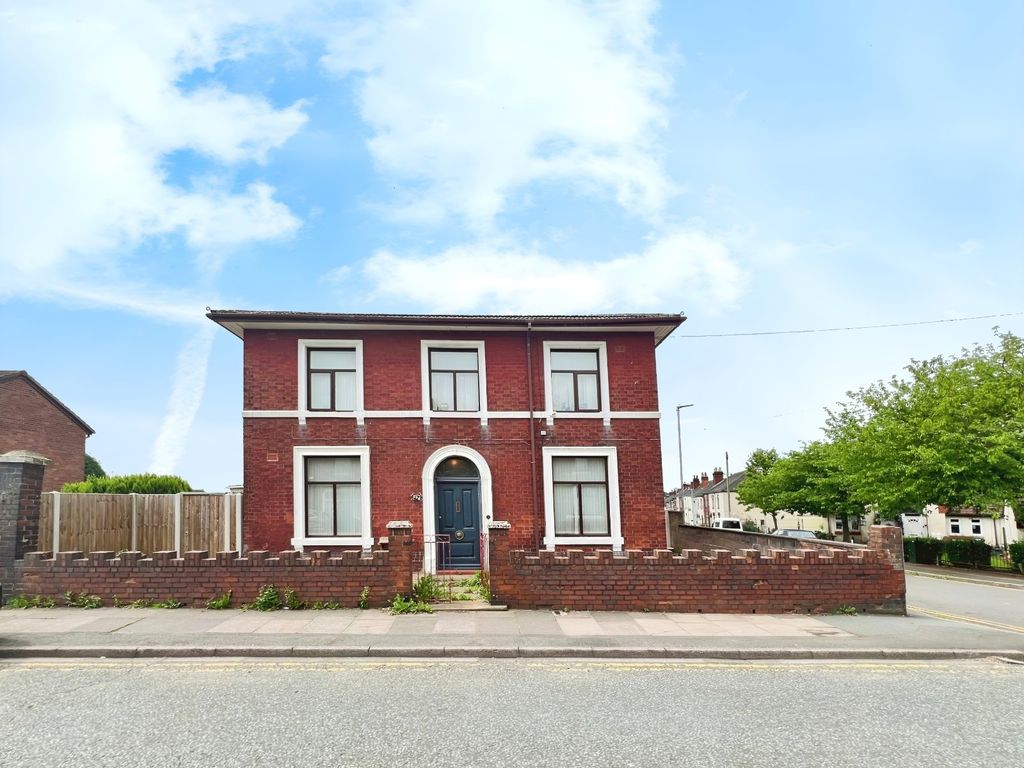 3 bed detached house for sale in Whieldon Road, StokeOnTrent