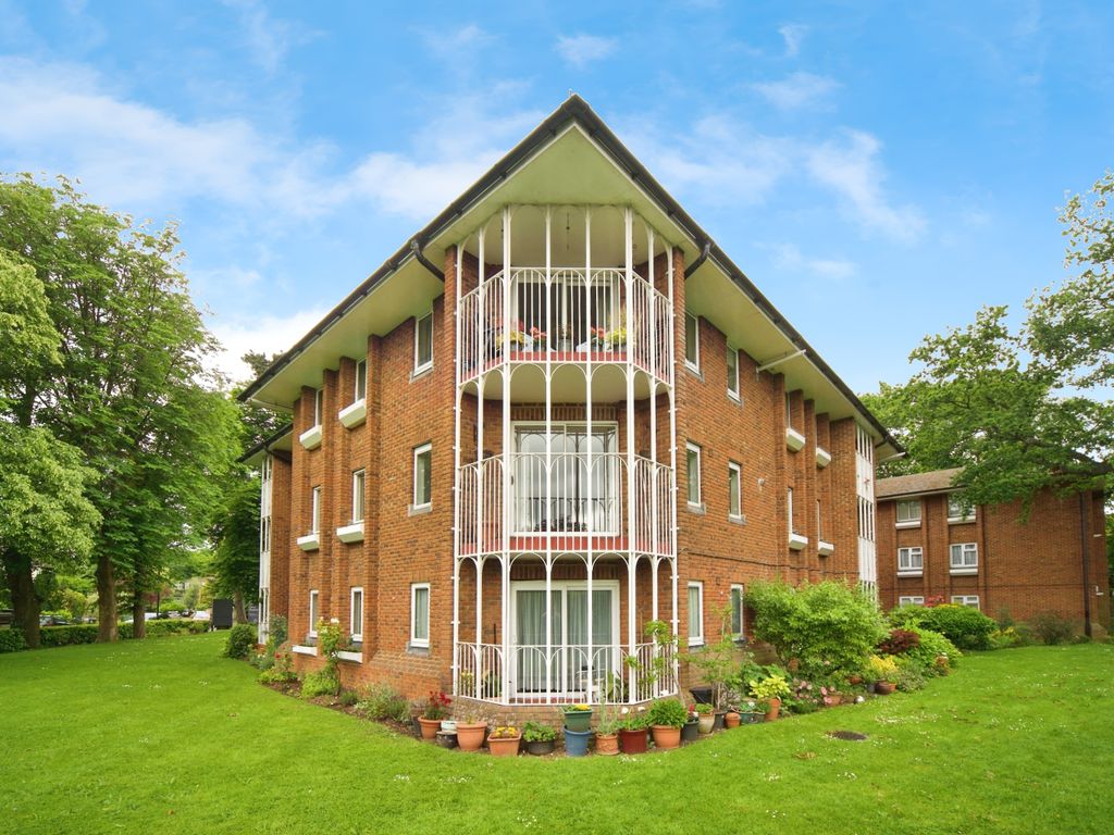 2 bed flat for sale in Cavell Drive, Enfield EN2, £250,000 Zoopla