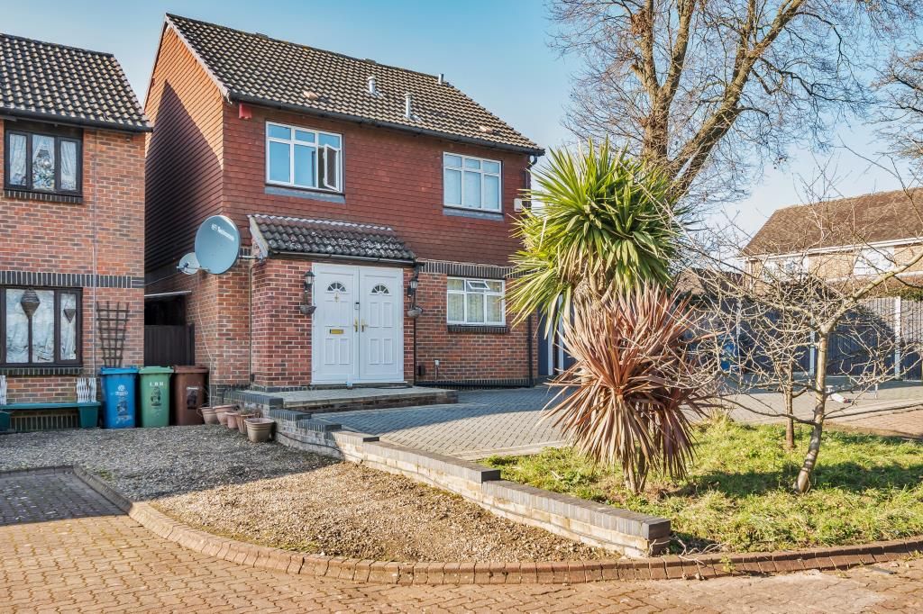 5 bed detached house for sale in Stanmore, Middlesex HA7, £775,000 Zoopla