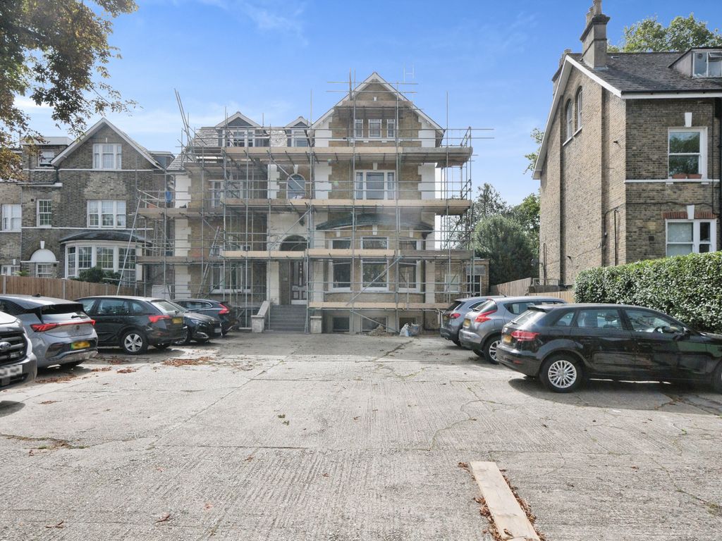 2 bed flat for sale in Eltham Road, London SE12, £275,000 Zoopla