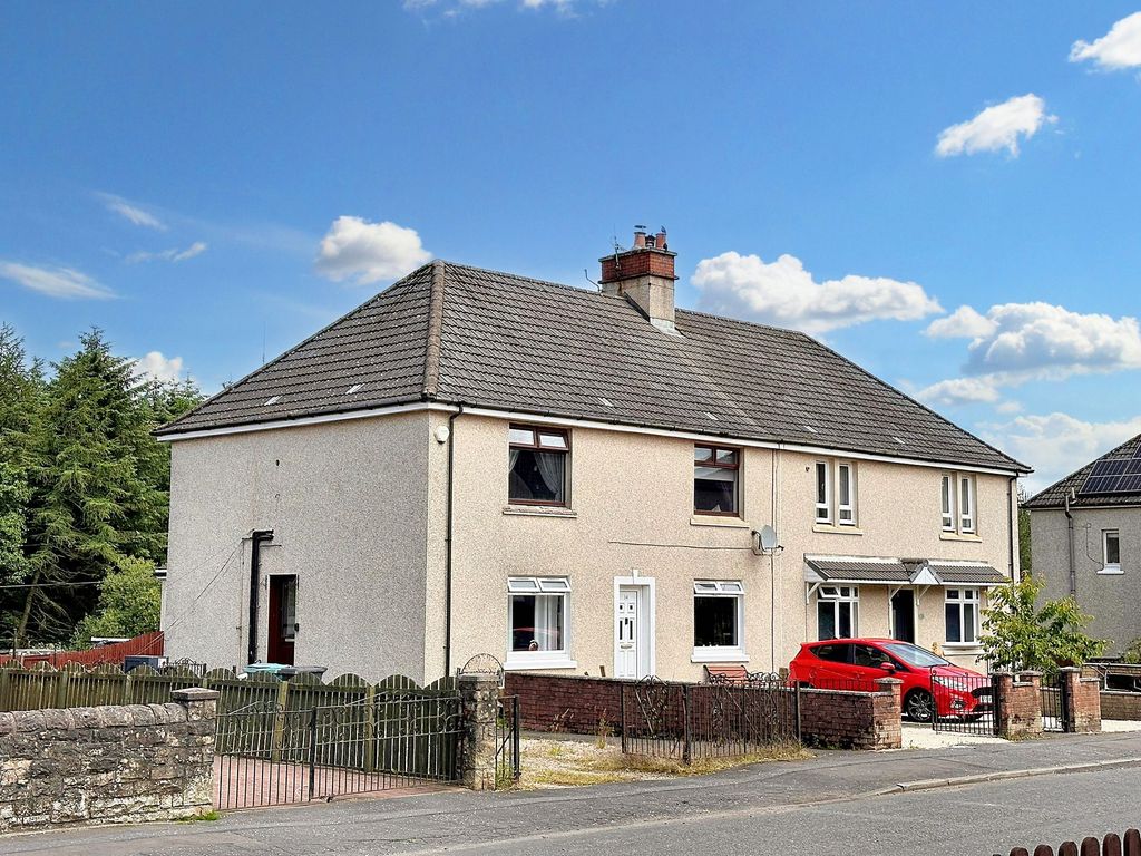 2 bed flat for sale in Reid Street, Salsburgh ML7, £70,000 Zoopla