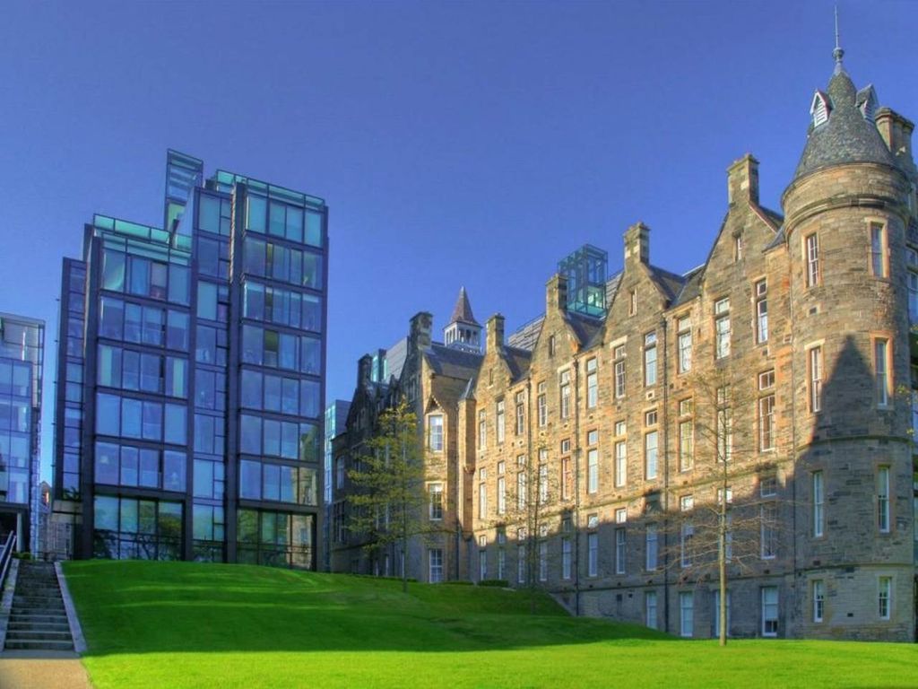 2 bed flat to rent in Simpson Loan, Quatermile, Edinburgh EH3, £2,200