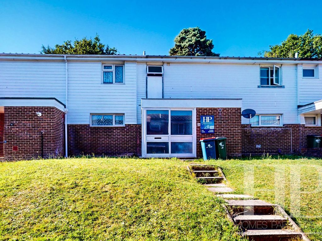 3 bed terraced house for sale in Chippendale Road, Crawley RH11, £