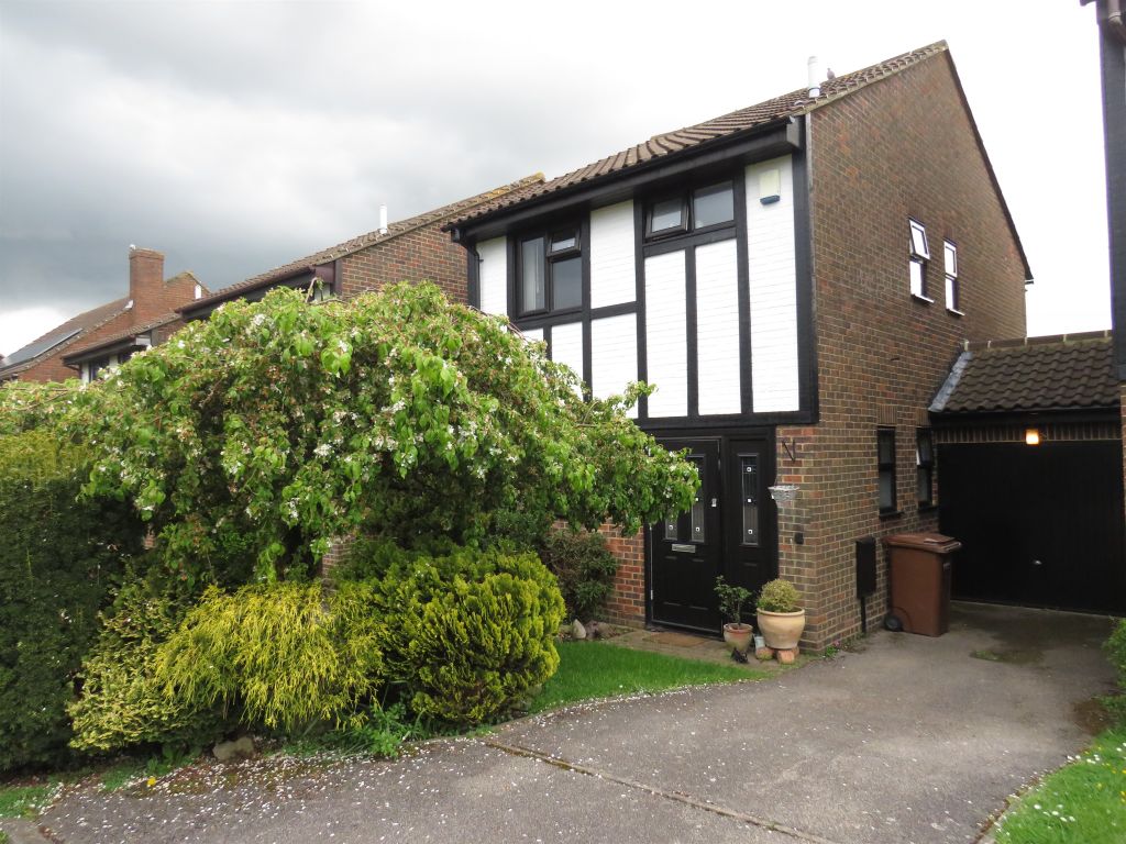 3 bed linkdetached house for sale in Darland Avenue, Gillingham ME7