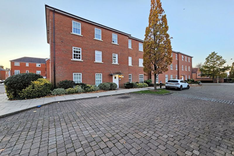 2 bed flat for sale in North Square, Knowle, Fareham PO17, £239,500