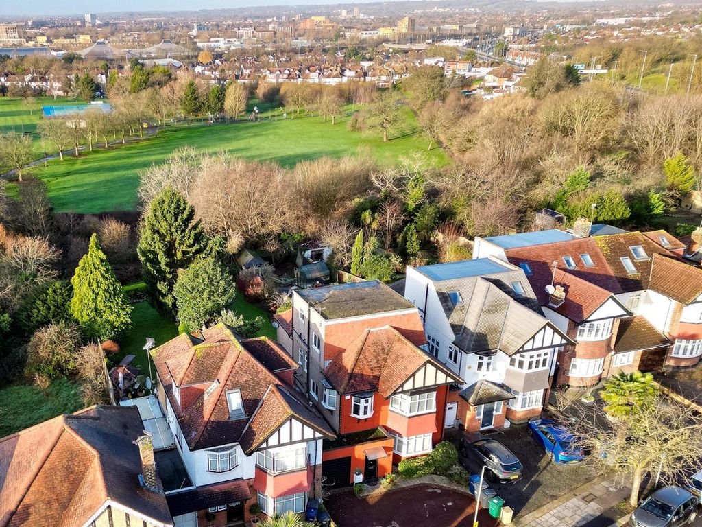 5 bed linkdetached house for sale in Sunny Gardens Road, London NW4, £