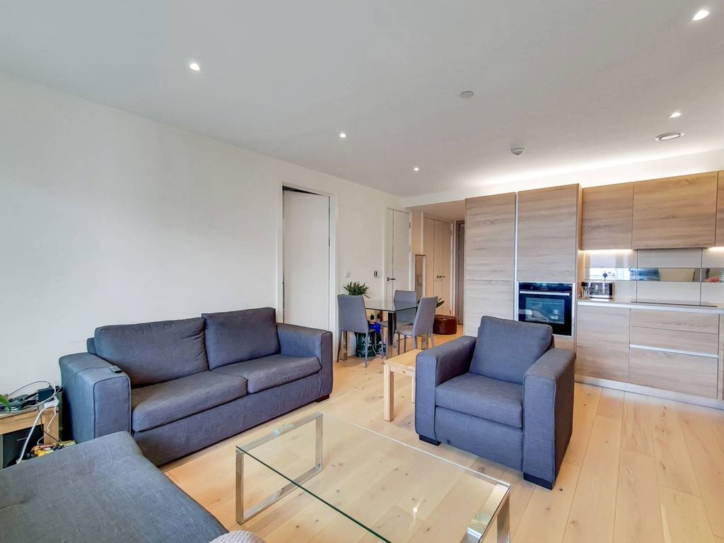 1 bed flat to rent in Hampton Apartments, Woolwich, London SE18, £1,925