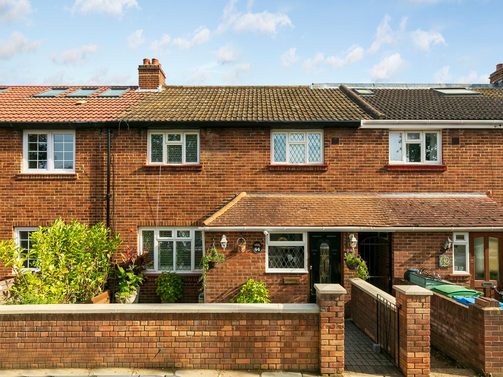 3 bed terraced house for sale in Clifford Road, Richmond TW10, £885,000