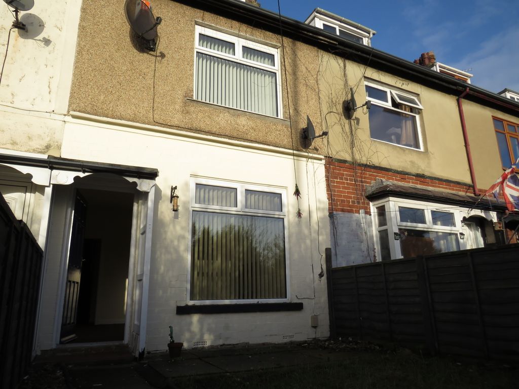 3 bed property to rent in Bradford Road, Riddlesden, Keighley BD21, £