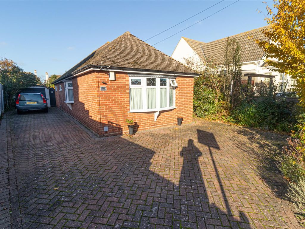 2 bed detached bungalow for sale in Holland Road, HollandOnSea