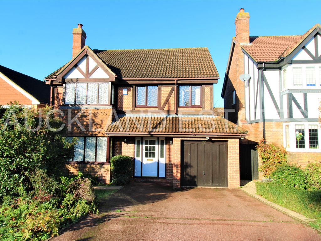 5 bed detached house for sale in Heath Road, Potters Bar EN6, £