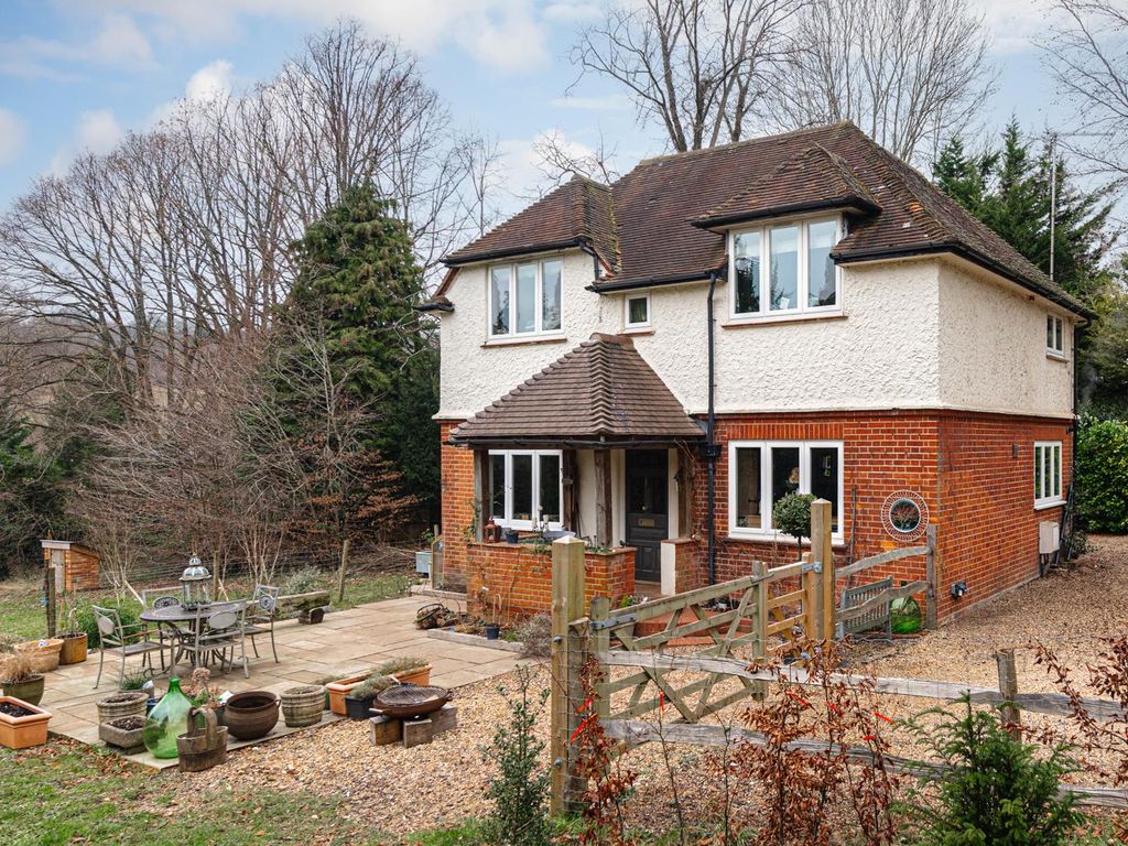 3 bed detached house for sale in Bridge Way, Chipstead, Coulsdon CR5, £