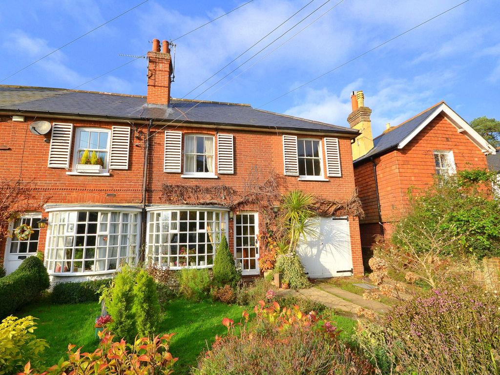 4 bed end terrace house for sale in The Green, Dunsfold GU8 Zoopla