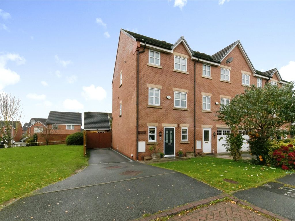 4 bed end terrace house for sale in Mayfair Drive, Crewe, Cheshire CW1