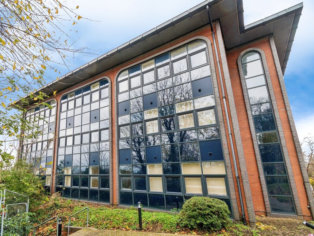 1 bed flat for sale in Millbrook Road East, Southampton SO15, £110,000