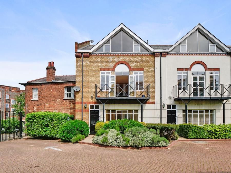 Brecon Mews, London N7