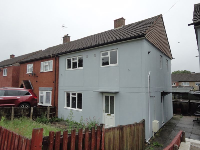 3 bed semidetached house to rent in Hawthorne Avenue, Hurley