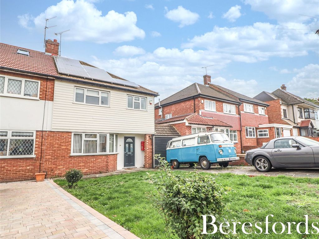 Huntsmans Drive, Upminster RM14  