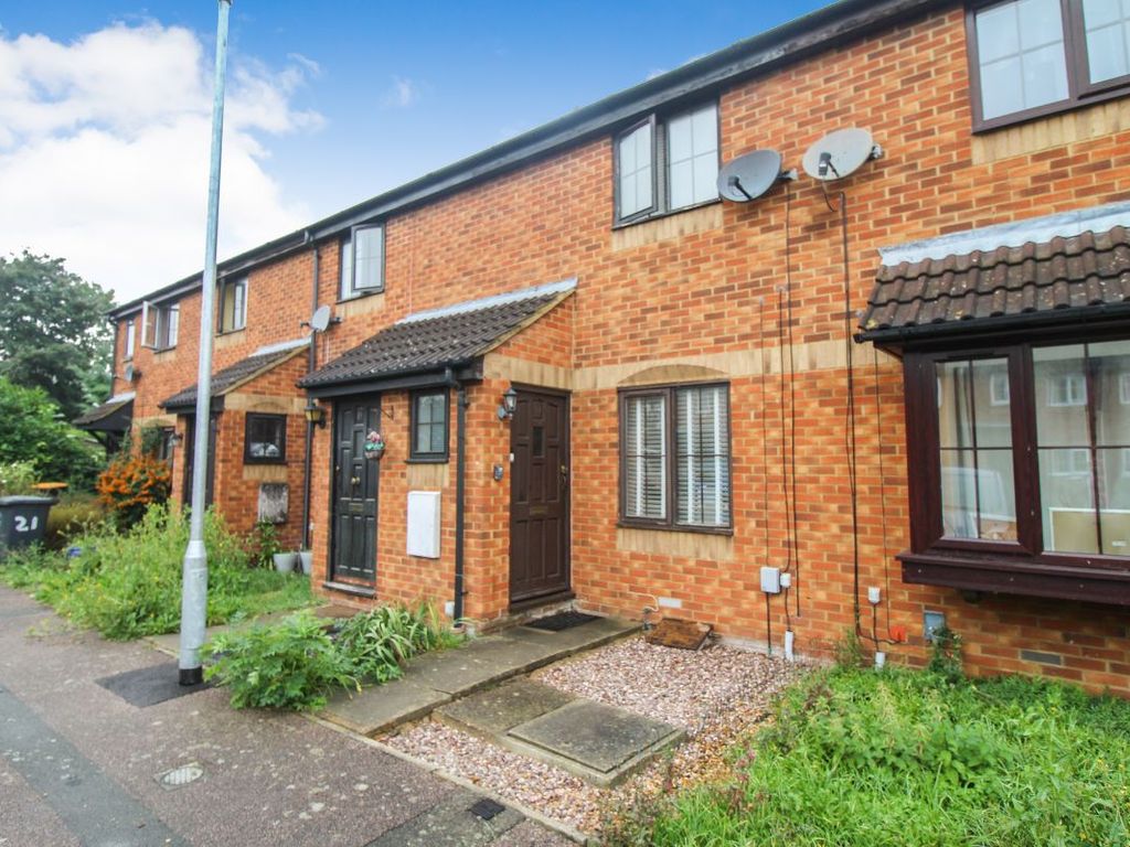 2 bed terraced house to rent in Howard Close, Wilstead, Bedford MK45, £