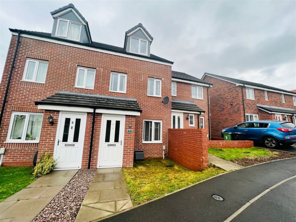 3 bed town house for sale in Laceby Close, Redditch B97, £250,000 Zoopla