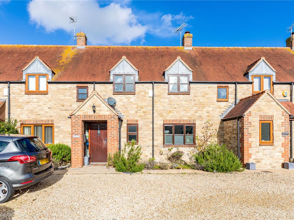 3 bed terraced house for sale in Elm Tree Close, Blackthorn, Bicester