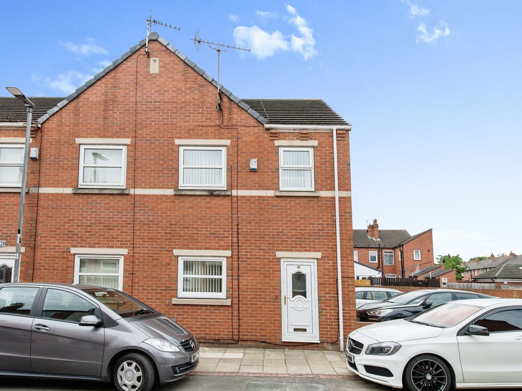 3 bed end terrace house for sale in Hugh Street, Castleford, West