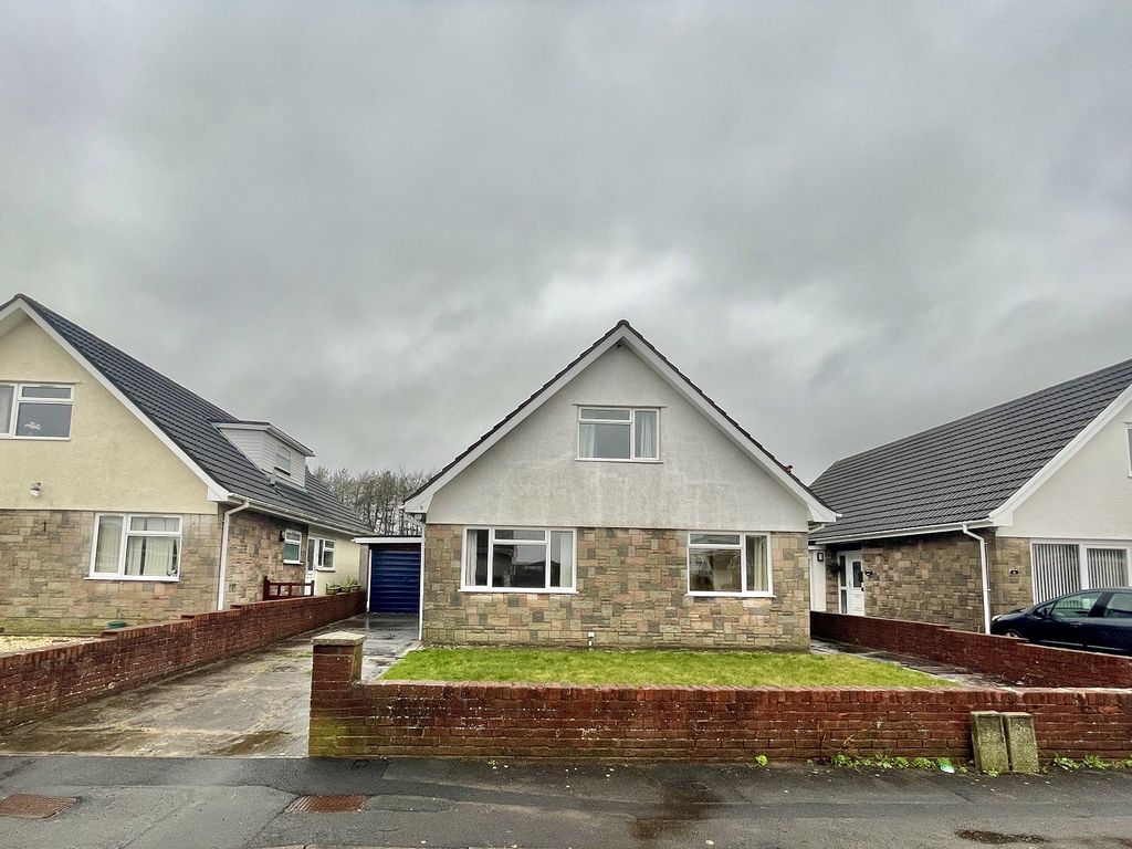 4 bed detached bungalow for sale in Neddern Way, Caldicot, Mon. NP26, £