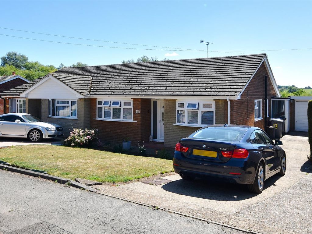 3 bed semidetached bungalow for sale in Walnut Tree Lane, Westbere