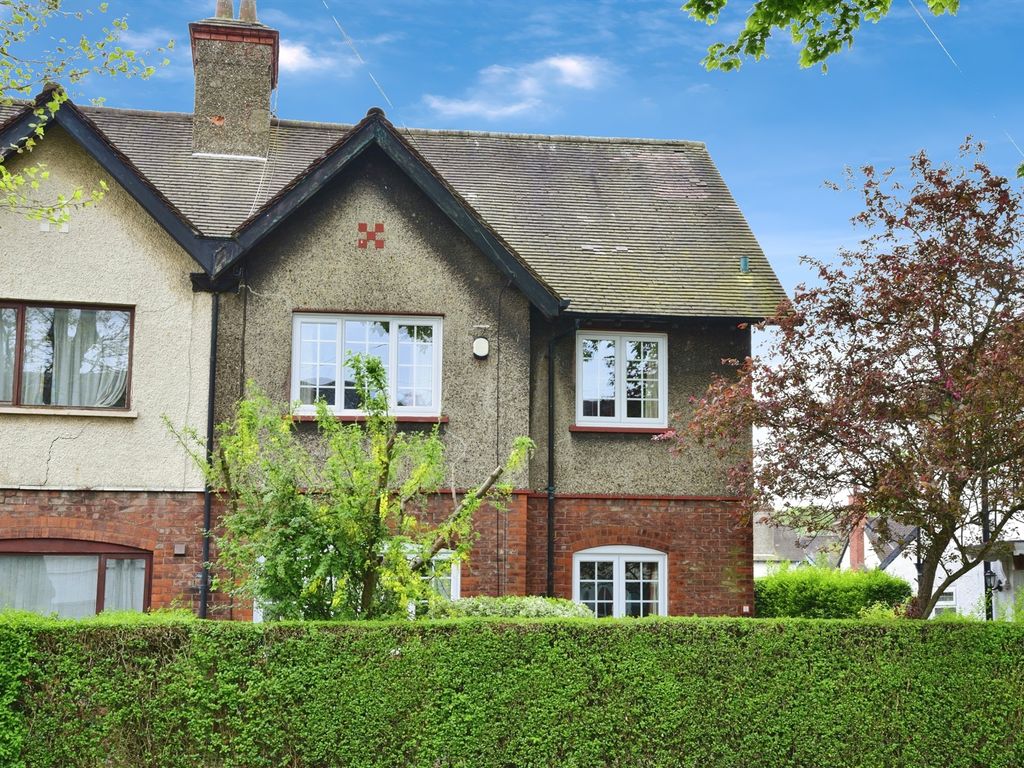 3 bed semidetached house for sale in Laburnum Avenue, Garden Village