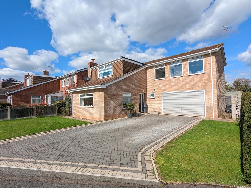 4 bed detached house for sale in Swan Orchard, Alfrick, Worcester WR6