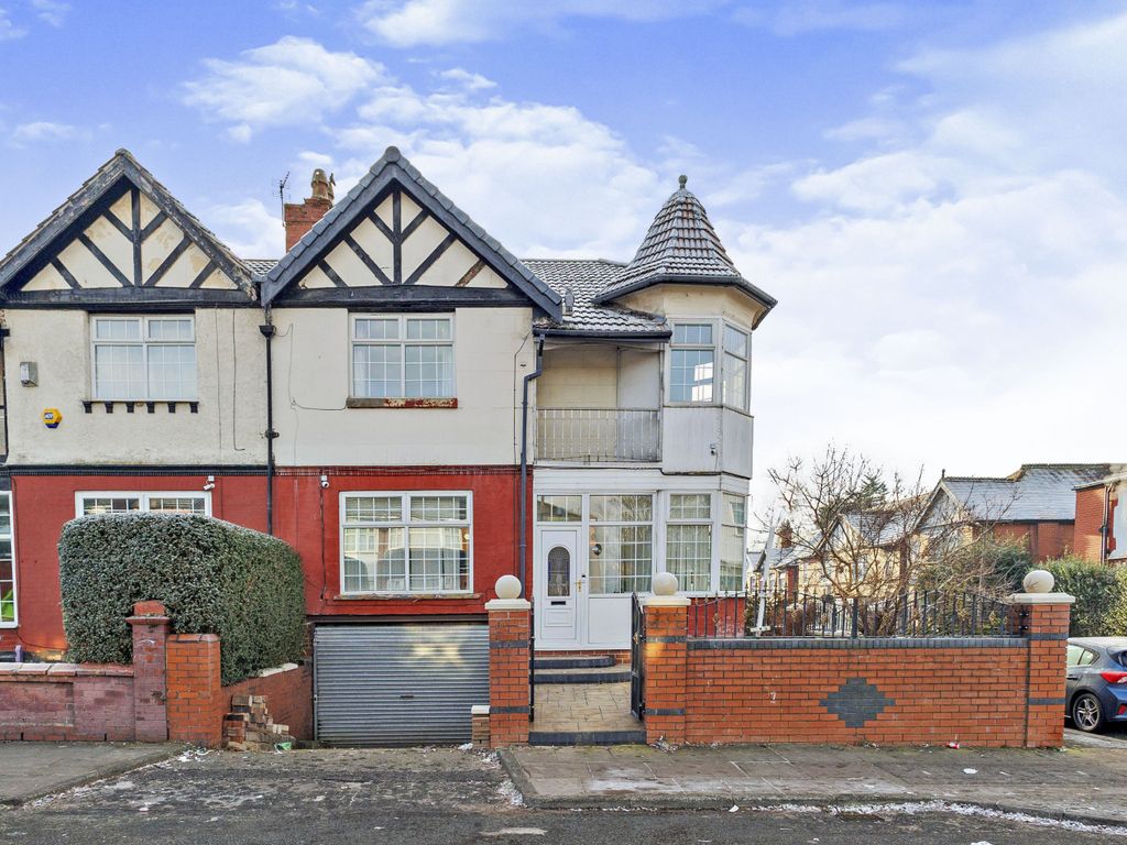4 bed semidetached house for sale in Kings Road, Manchester M25 Zoopla